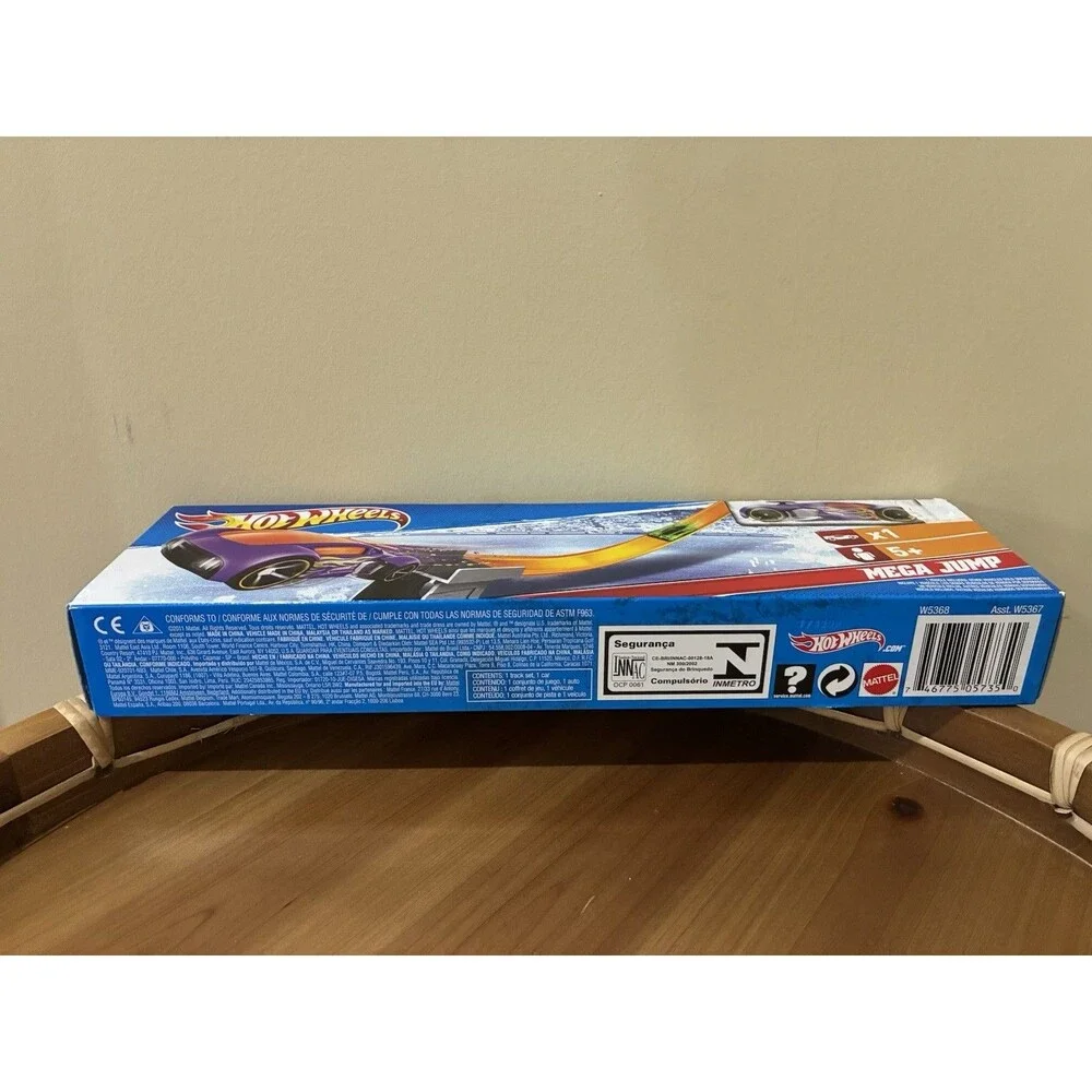 Hot Wheels Mega Jump - Car Included! (Mattel W5368) NEW, Sealed Box 2011